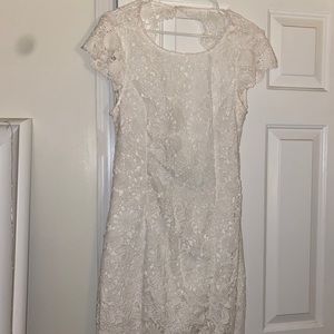 White lace open back Lulu’s dress